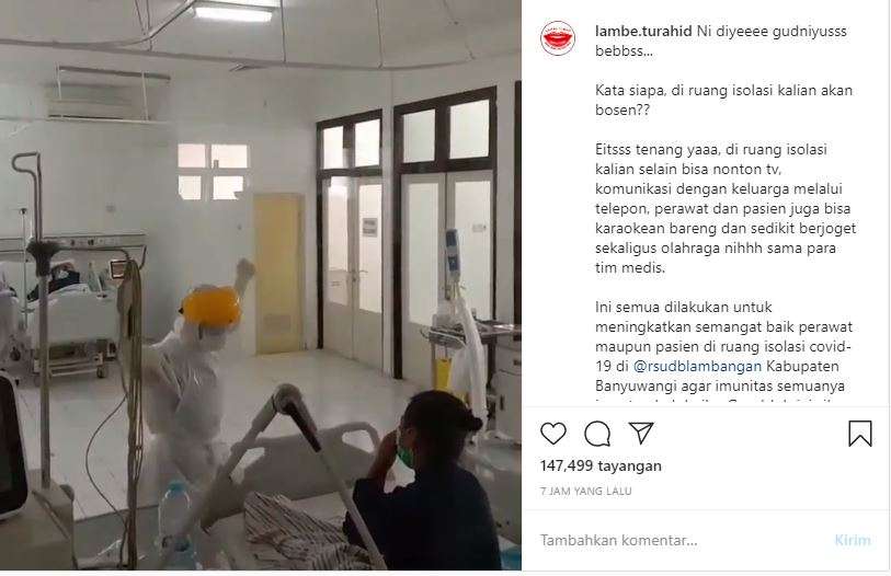 Petugas medis joget