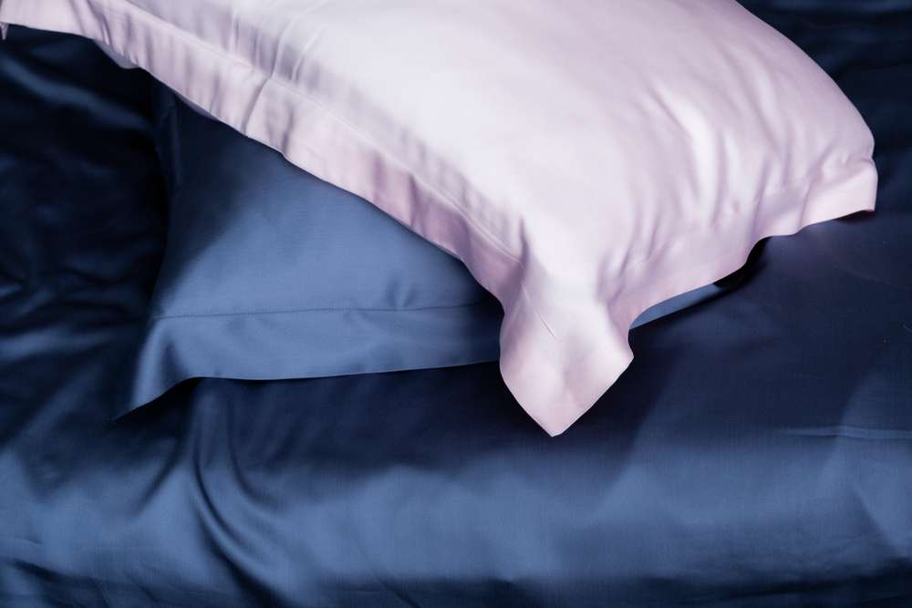 Bantal Berbahan Sutra