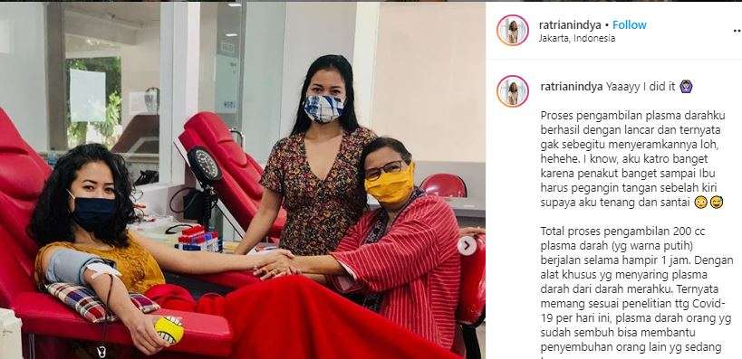 Ratri Anindya sumbangkan plasma darah Ratri Anindya sumbangkan plasma darah