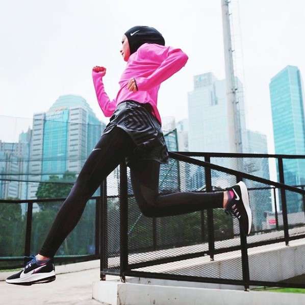 Koleksi Sepatu, Celana dan Pakaian Olahraga Buat Hijaber Ini Sudah Kamu Miliki?