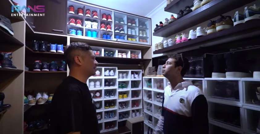 Koleksi sepatu Gading Marten