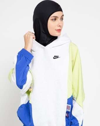 Koleksi Sepatu, Celana dan Pakaian Olahraga Buat Hijaber Ini Sudah Kamu Miliki?