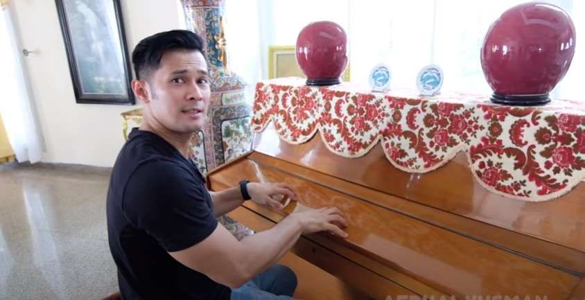 piano rumah putih piano rumah putih