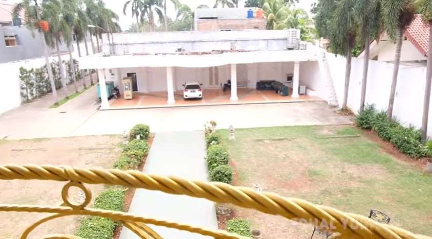 bagian depan rumah bagian depan rumah