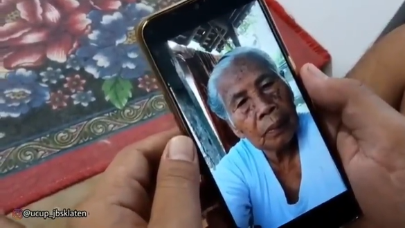 kalau kangen kirim foto saja