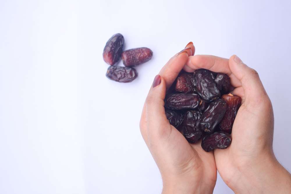 Makan Kurma