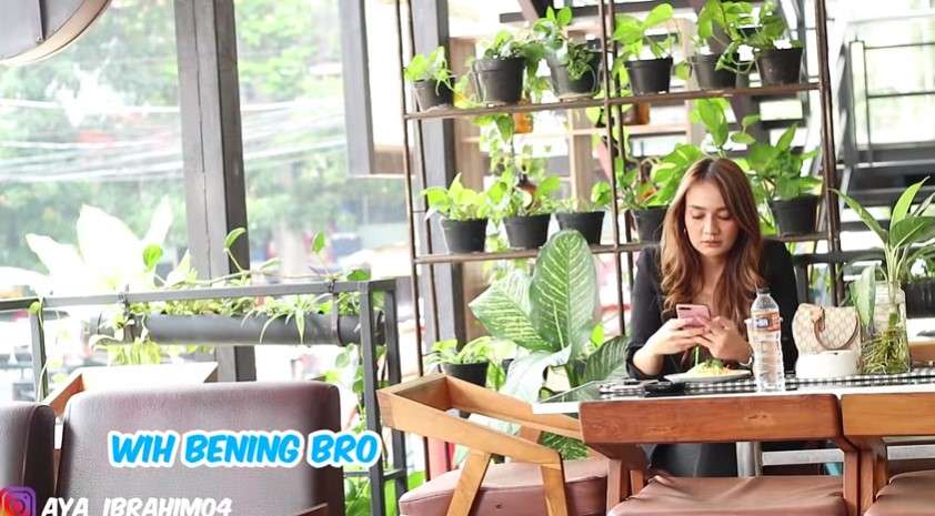 cinta wanita mirip Luna Maya cinta wanita mirip Luna Maya