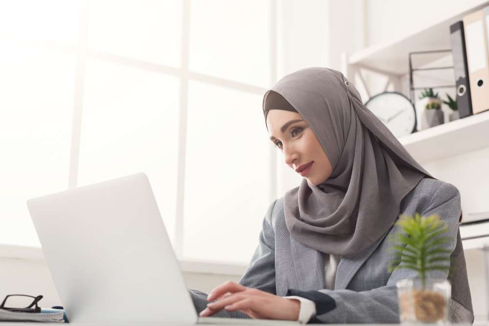 Jaga Kesegaran Hijab dan Pakaian Saat DiRumahAja Itu Penting, Tahu Kenapa?