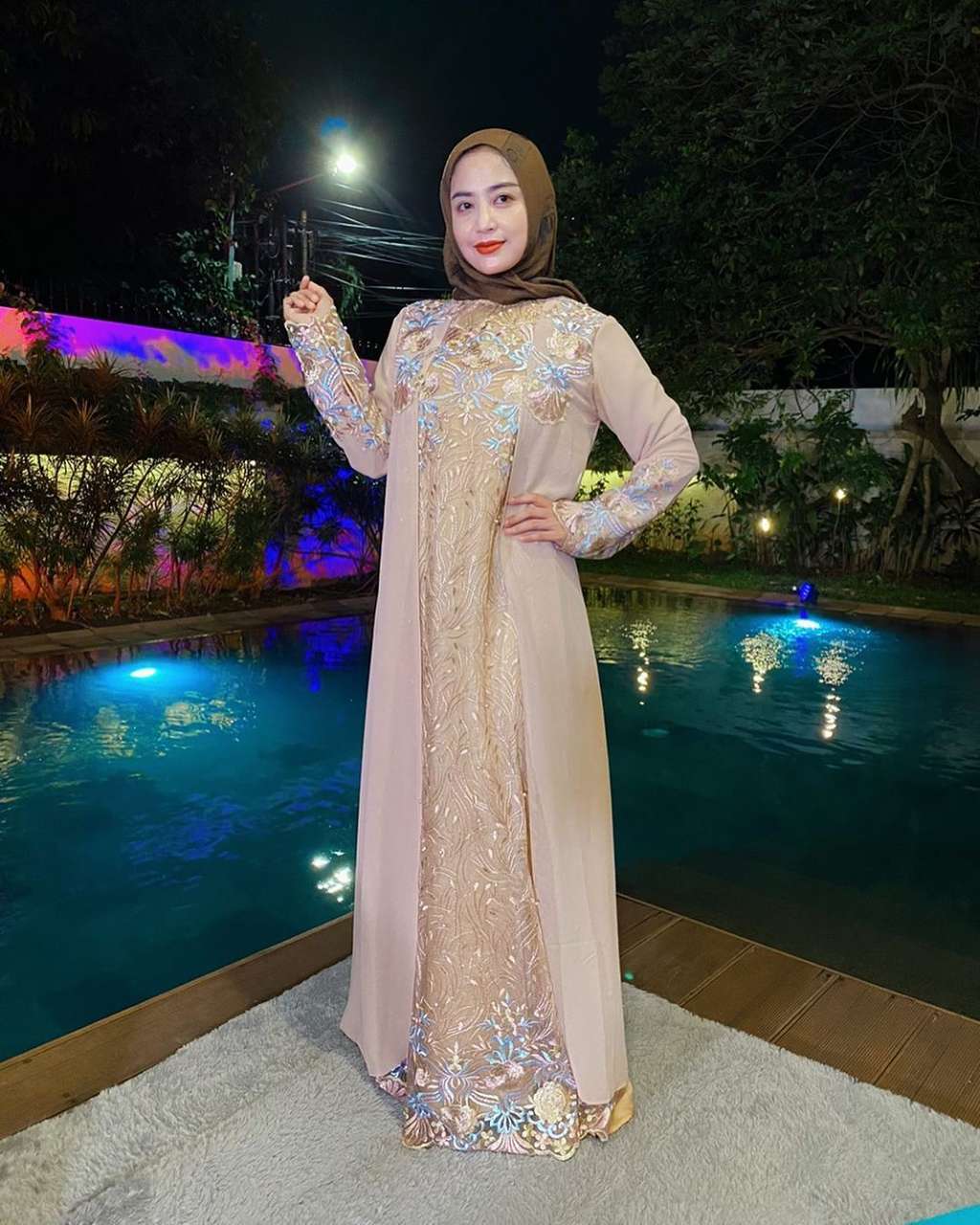 dewi perssik