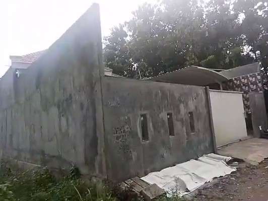 bagian depan rumah lebby keponakan dewi persik