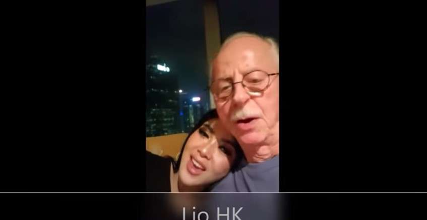 syahrini bersama ayah angkatnya