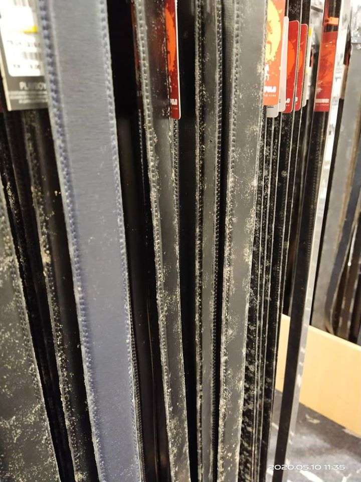 Ikat pinggang dipenuhi jamur