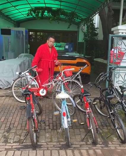 Hotman paris naik sepeda