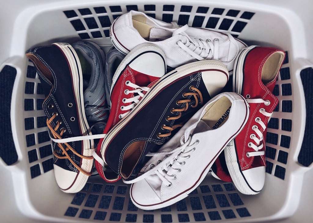 Mencuci Sepatu