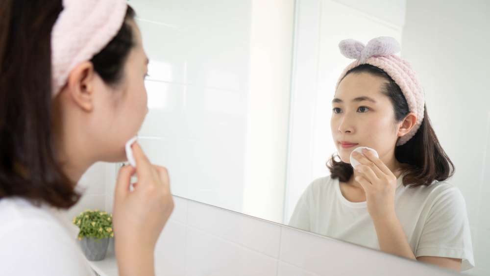 Memakai Skincare