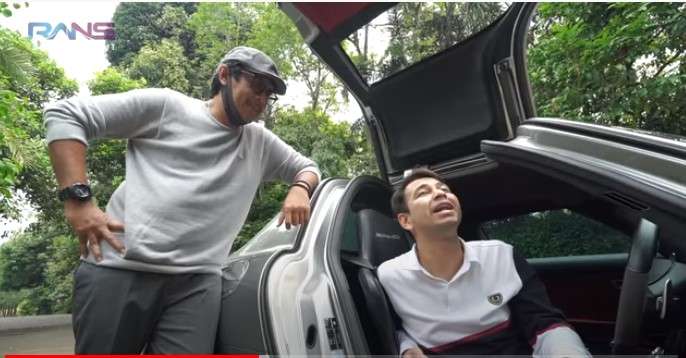 Raffi Ahmad takjub melihat mobil andre taulany