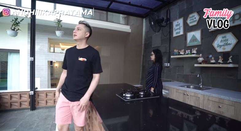 Dapur outdoor Ussy dan Andhika