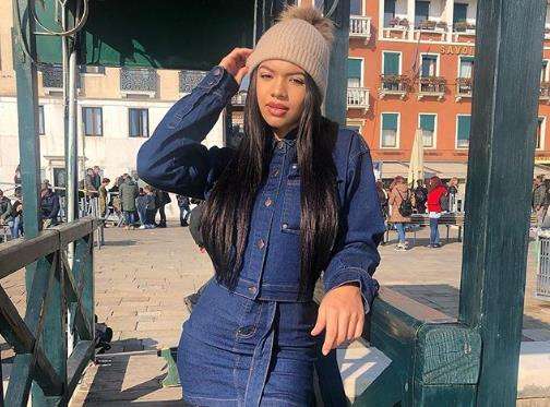 Punya tas tangan mewah senilai Rp36 jutaan.