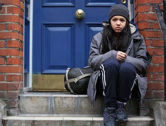 Kaya tidur di atas jalan keras yang dingin.