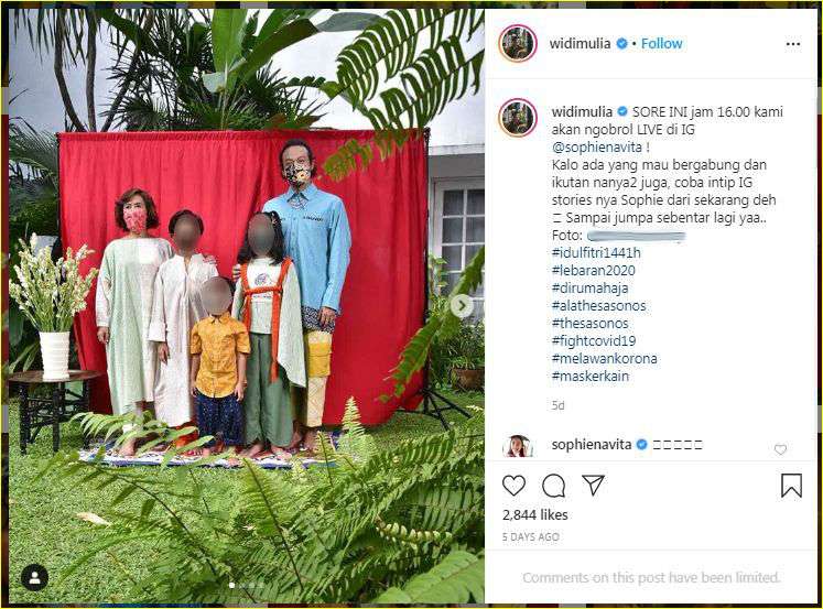 Dwi Sasono dan Widi Mulia saat foto keluarga