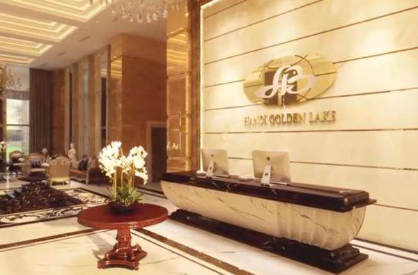 Semua bagian interior Hanoi Golden Lake berlapis emas