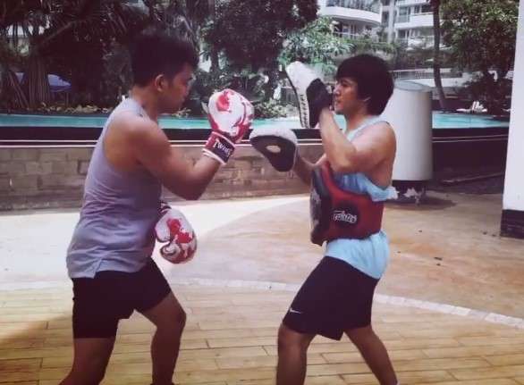 Naga dan pelatih boxing
