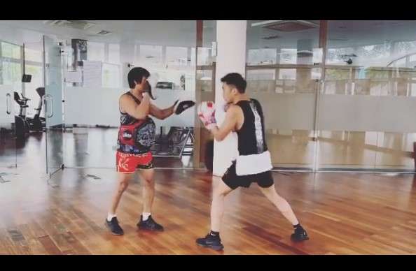 Naga dan pelatih boxing