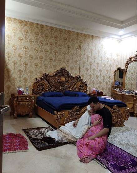 potret kedekatan Zaskia gotik dan anaknya