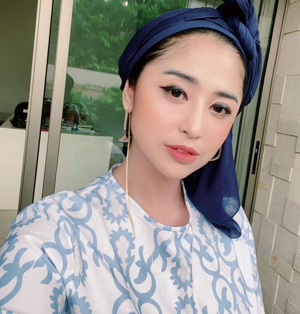 dewi perssik