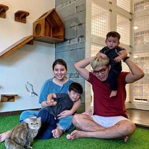 Tya Ariestya dan Keluarga