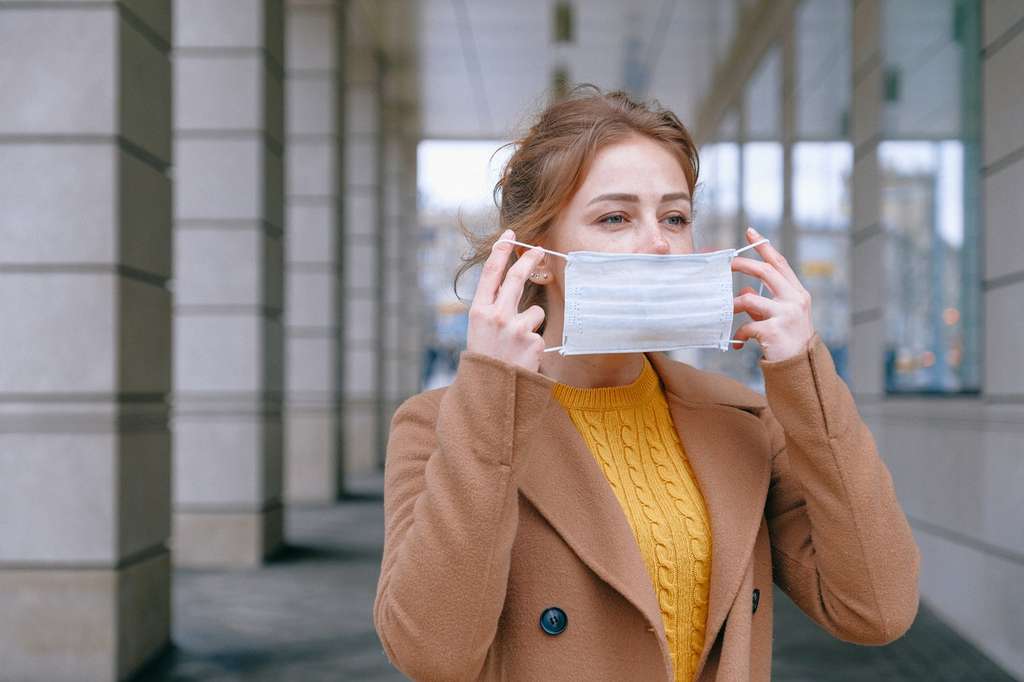 Melepaskan Masker