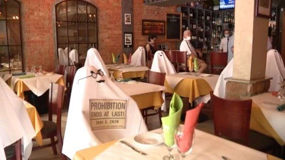 Rumah makan pakai 'hantu'