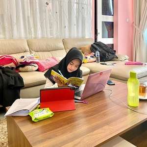 Ria Ricis Mempersiapkan Sidang