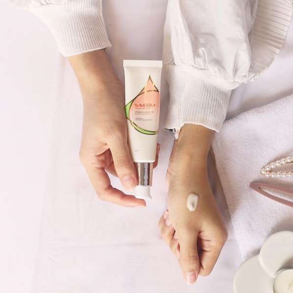 Punya Kulit Berminyak, Perlukah Pakai Pelembap Secara Rutin?