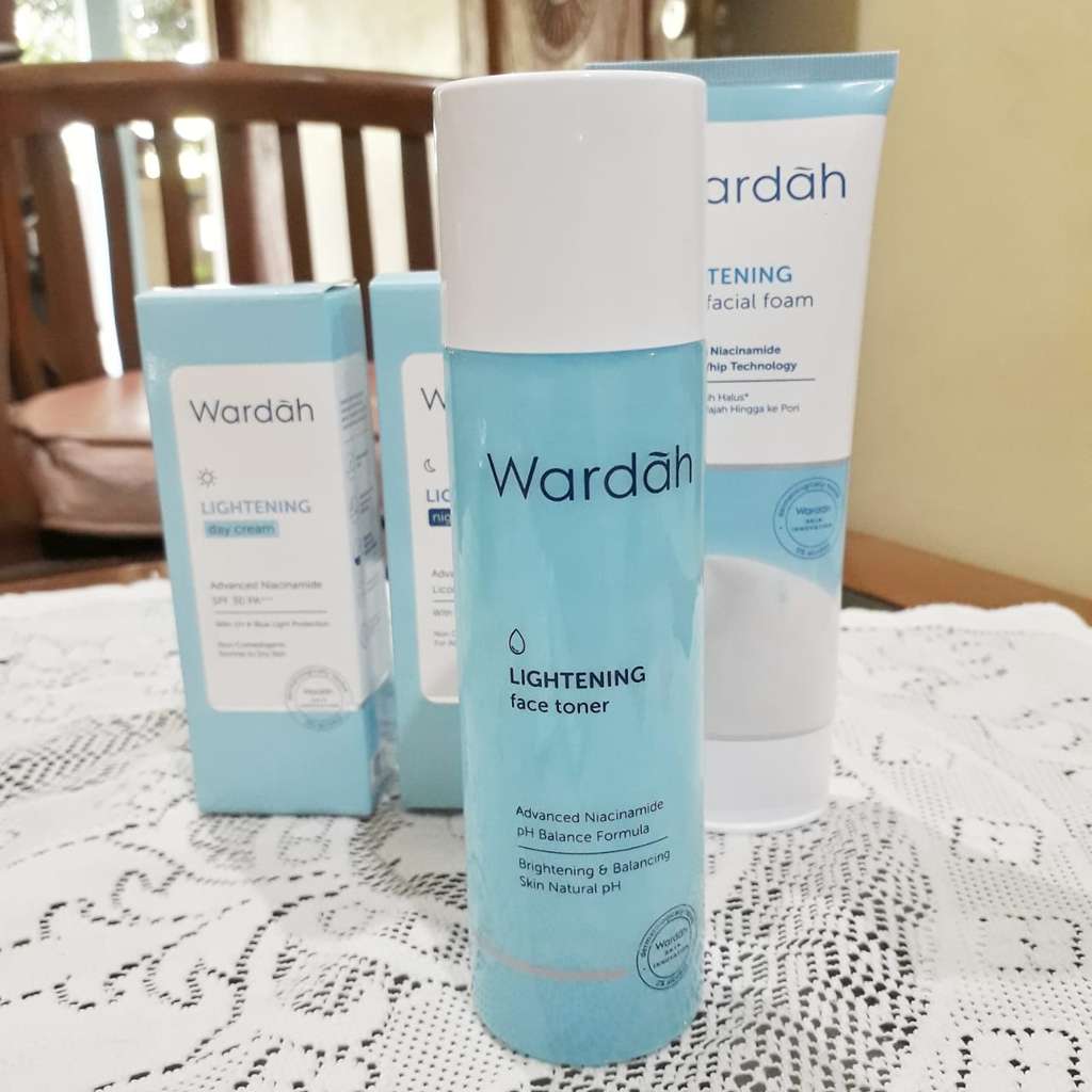 Wardah Lightening Face Toner