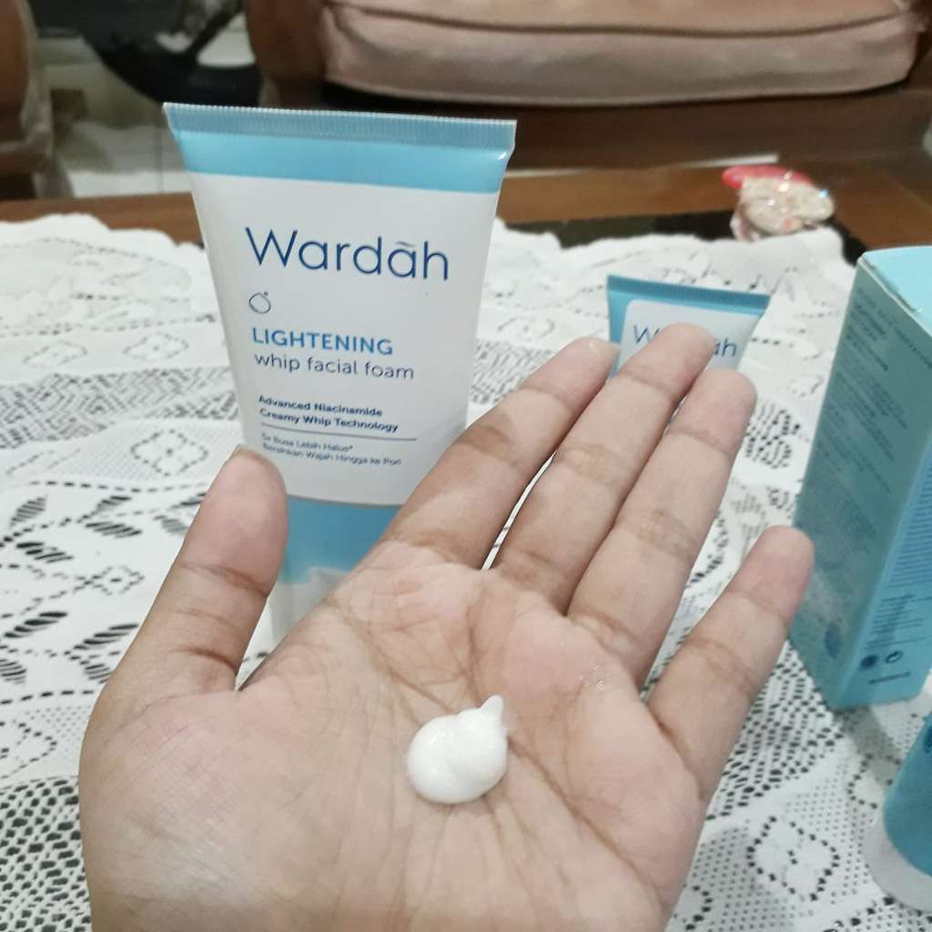 Wardah Lightening Facial Foam