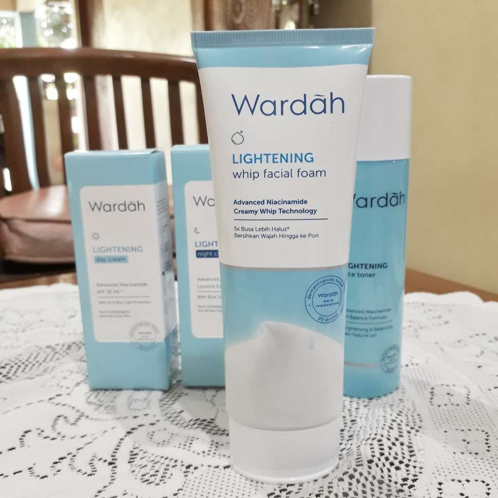Wardah Lightening Facial Foam