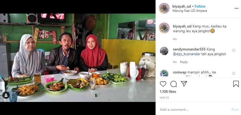 Kang Mus di warung Bi Yayah Kang Mus di warung Bi Yayah