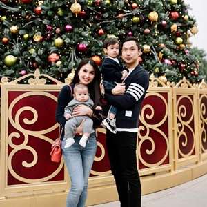 Potret Keluarga Sandra Dewi