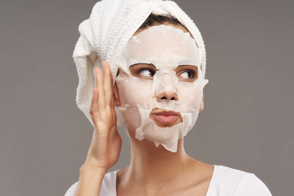 Memakai Masker Wajah