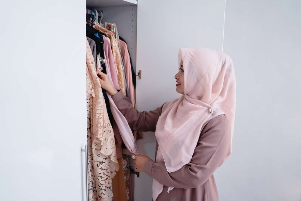 Merapikan Lemari