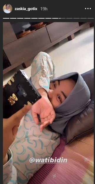 zaskia gotik  dan kakak iparnya