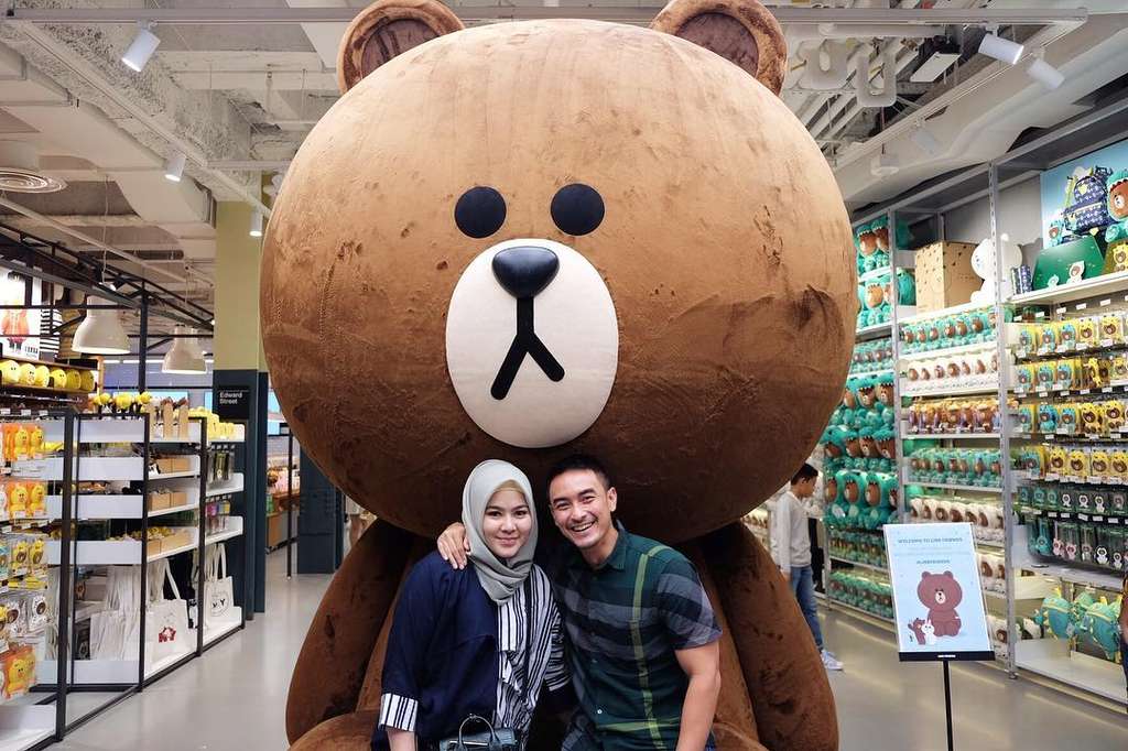 Zumi Zola dan Istri