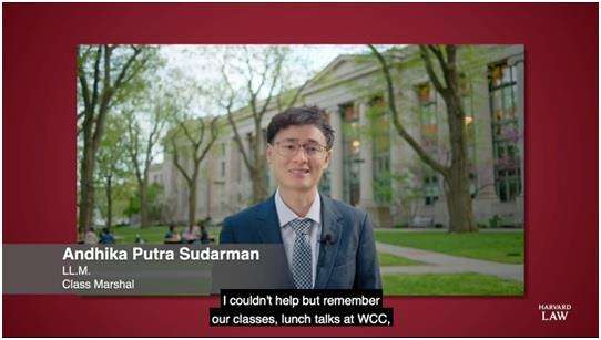 Andhika jadi salah satu anggota Class Marshal di Harvard Law School.