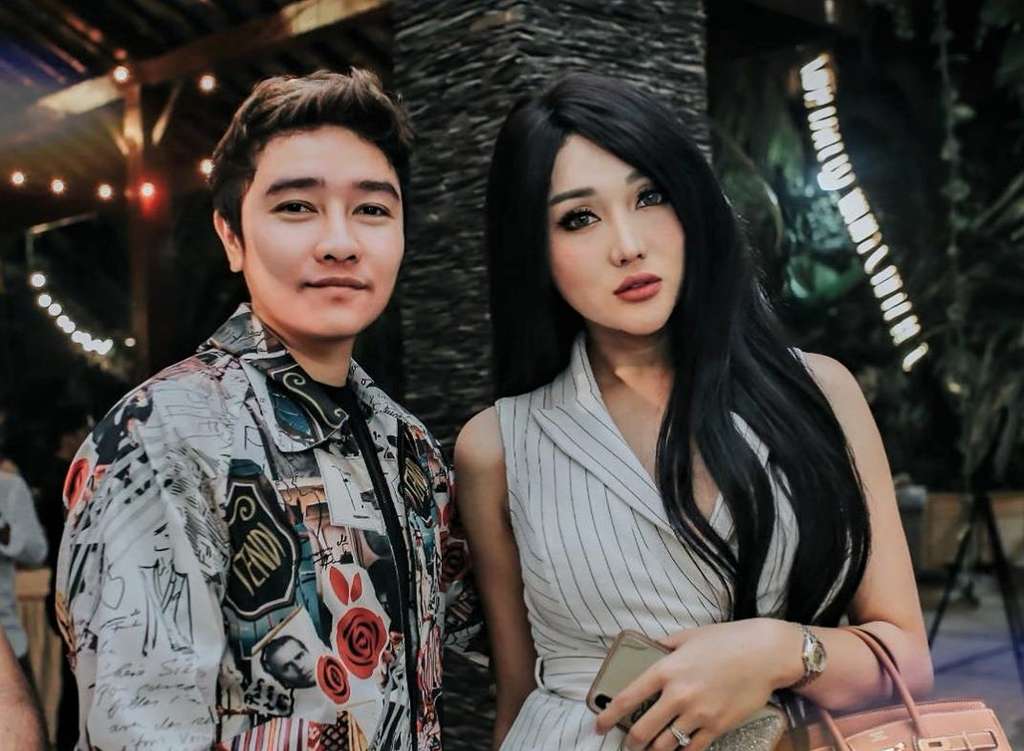 Lucinta luna dan Abash