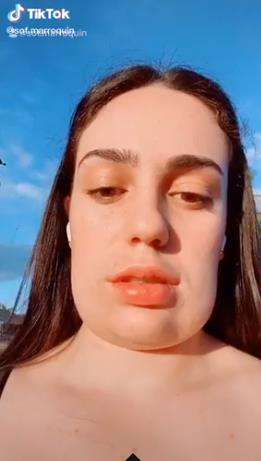 Wajah Sophia malah jadi kotak mirip karakter Toy Story, Buzz Lightyear.