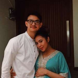 Potret Marcell dan Istri saat Merayakan Lebaran