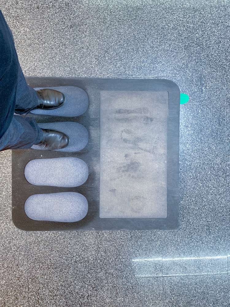 Menjaga Kebersihan Alas Kaki