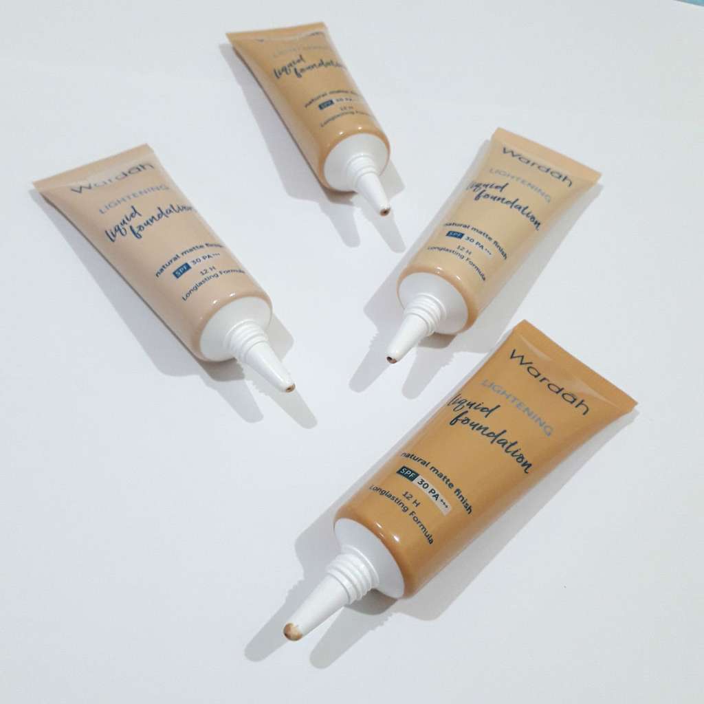 Wardah Lightening Liquid Foundation