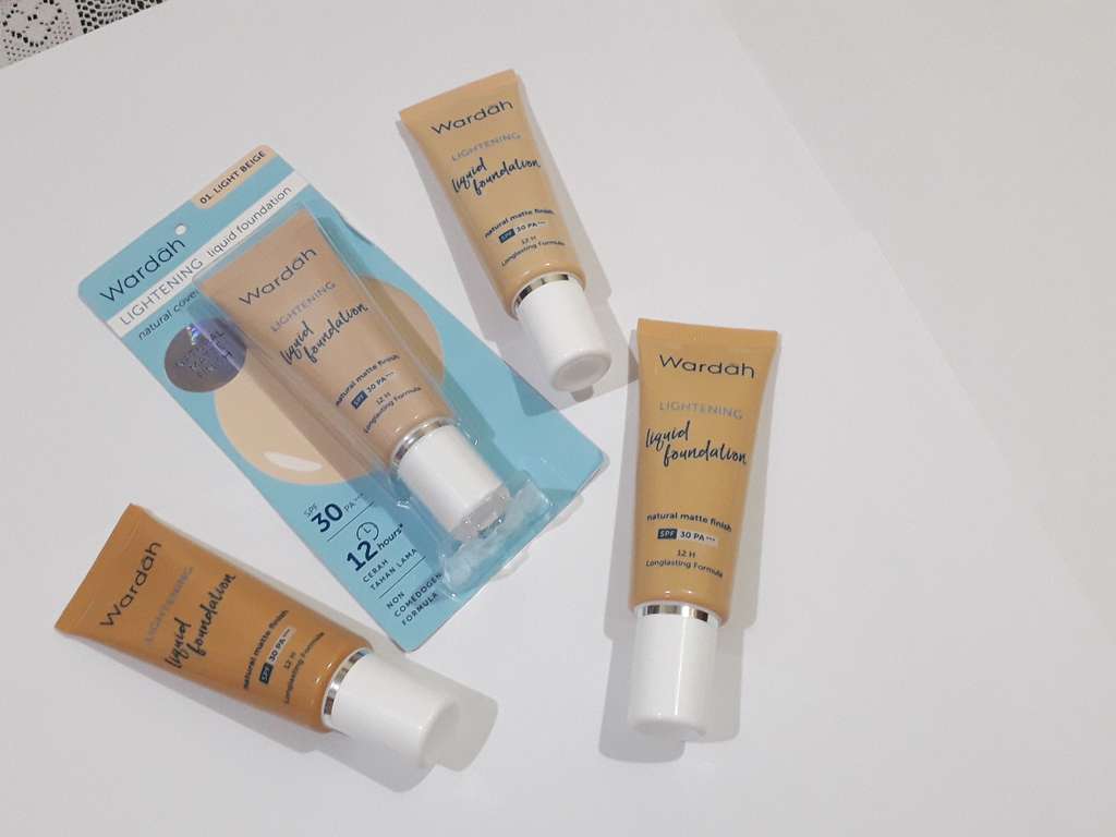 Wardah Lightening Liquid Foundation